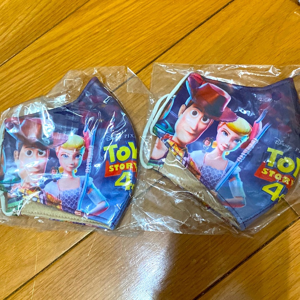 Toy Story Disney Adult facemask 2 pack brand new
Washable and hand wash.